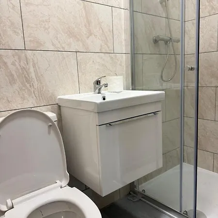 In - Stylish With Private And Facilities * בריסטול