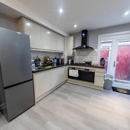 In - Stylish With Private And Facilities Bristol