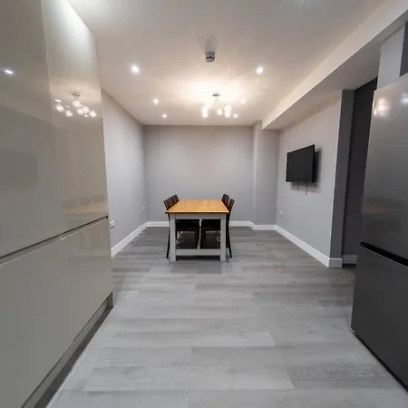 In - Stylish With Private And Facilities