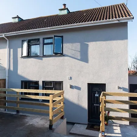 In - Stylish With Private And Facilities Guest house